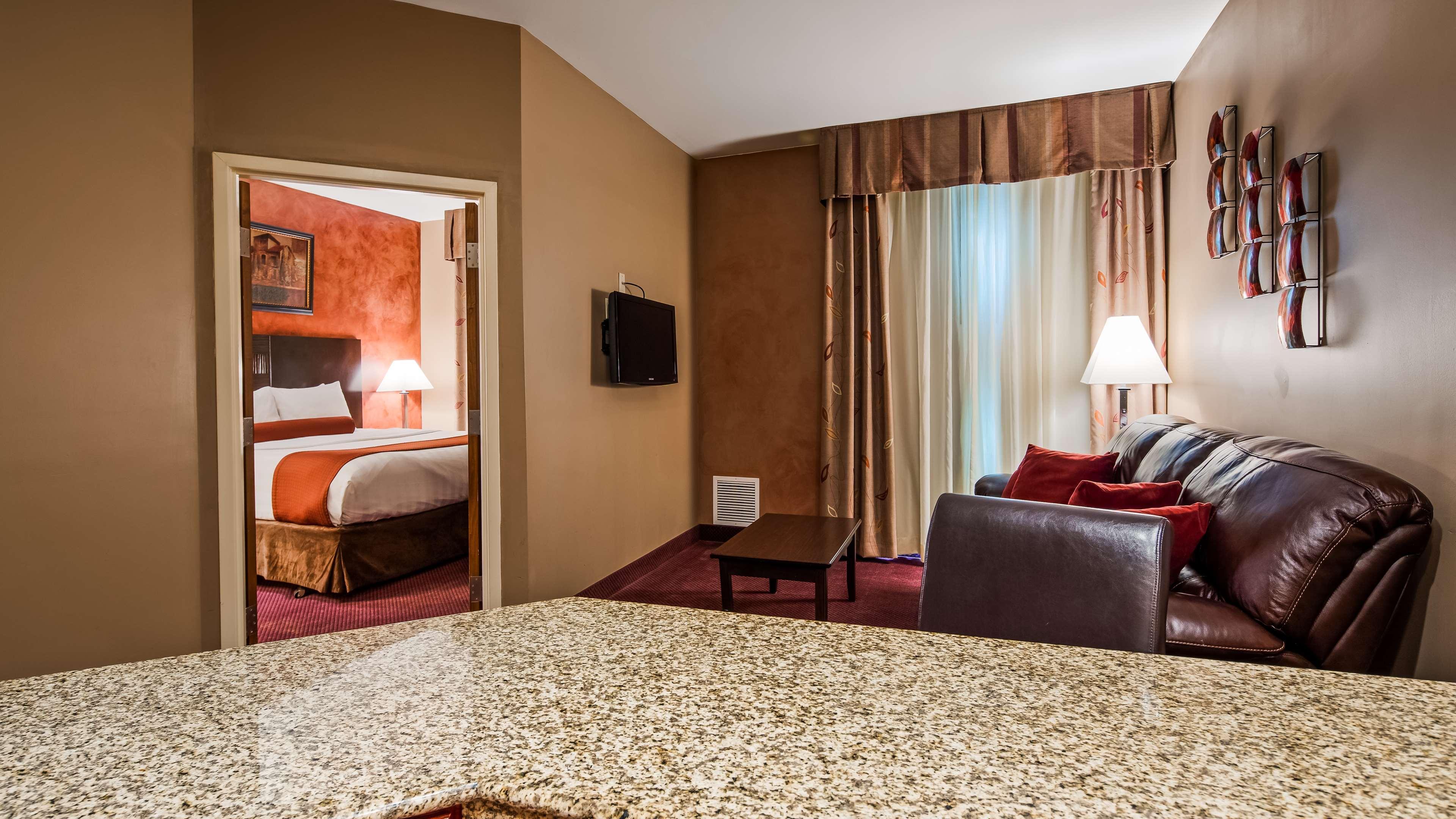 Best Western Plus Hannaford Inn & Suites Kenwood Eksteriør billede
