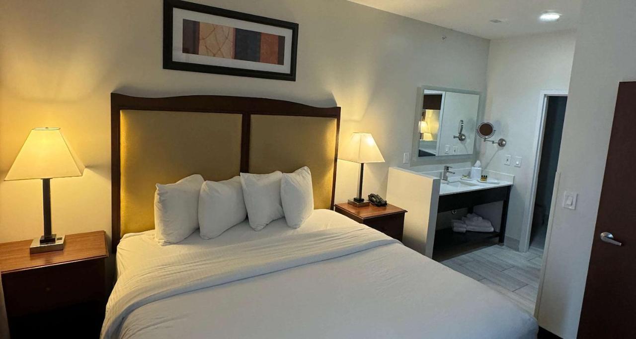 Best Western Plus Hannaford Inn & Suites Kenwood Eksteriør billede